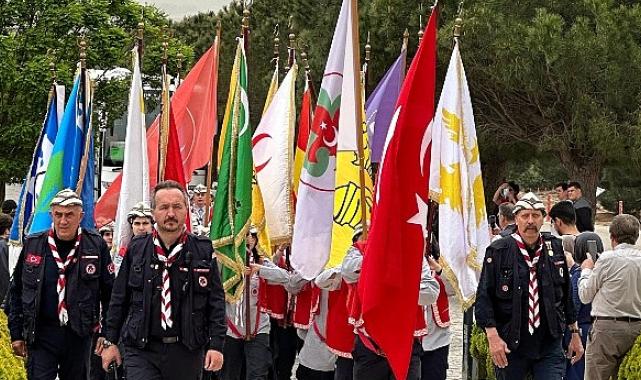 60 ilden 3 bine yakın izci Çanakkale’de ‘Dedeciğim ben geldim!’ diyerek yürüdü