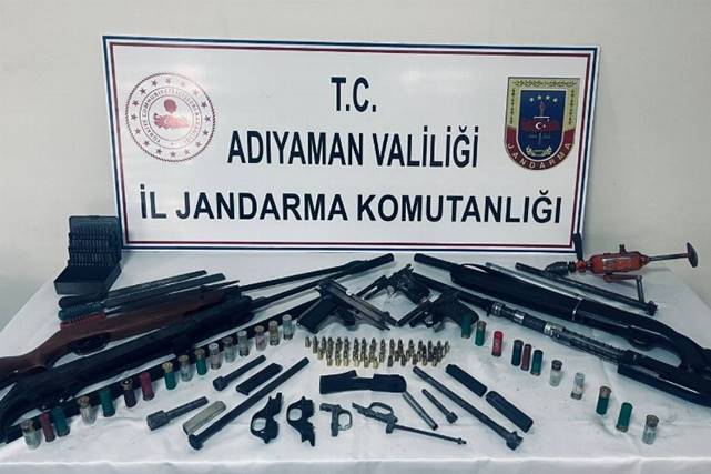 Adıyaman’da evden cephanelik çıktı