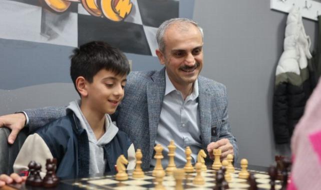 Başkan Çiftçi, Gençlik Merkezi’nde gençlerle buluştu