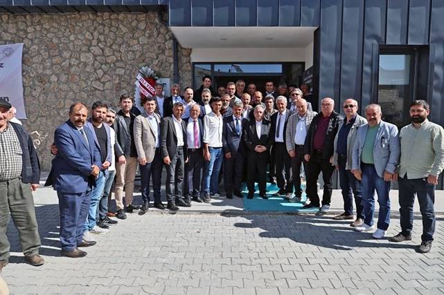 Başkan Yalçın’ın ilk kırsal ziyareti Yamaçlı’ya