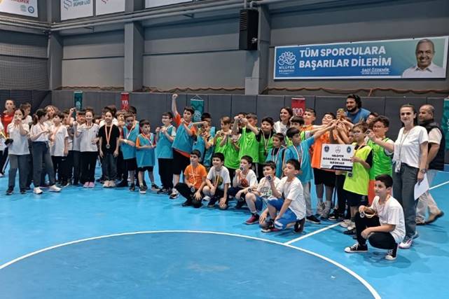Bursa Nilüfer’de sportif başarılar ödülle taçlandırıldı