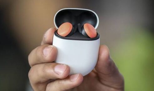 Google’ın yeni kablosuz kulaklığı pil kapasitesiyle şaşırttı, bu kulaklıkların şarjı bitmiyor