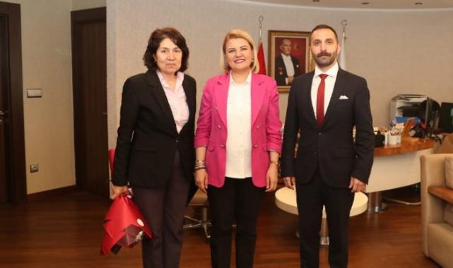 İzmit Belediyesi müdürlüklerinde devir teslim törenleri