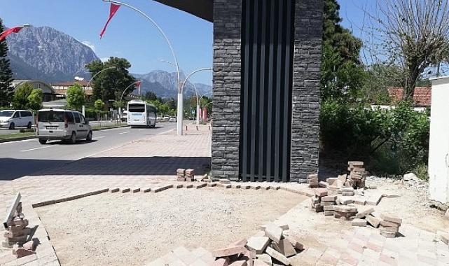 Kemer’de yol ve kaldırım çalışmaları