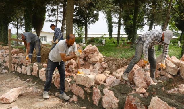 Kocaeli’de 17 mezarlıkta taş duvar ve tel çit yapılıyor