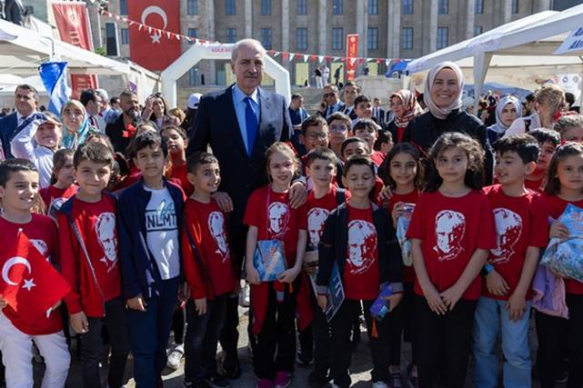Meclis Başkanı Kurtulmuş’tan 23 Nisan stantlarına ziyaret