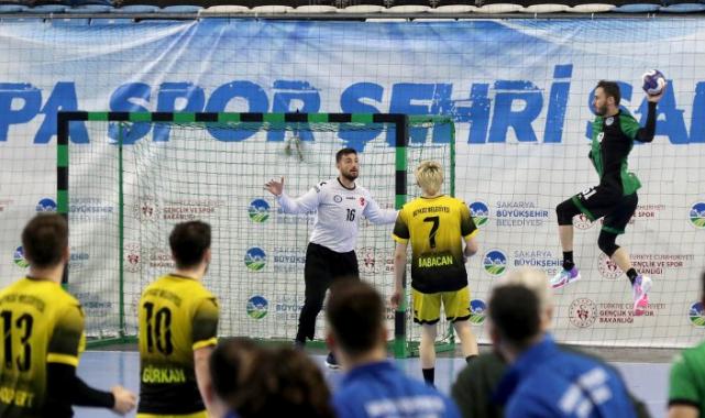 Sakaryalı hentbolcuar play-offlara galibiyetle başladı