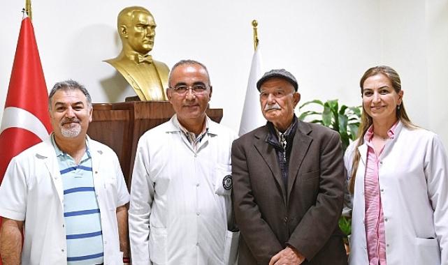 86 yaşındaki Cemil Merttürk Eşrefpaşa Hastanesi’nde şifa buluyor