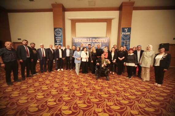 Konya’da engelli dostları ödüllerini aldı