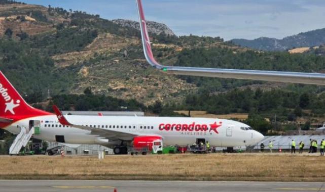 Antalya’da yolcu uçağının tekeri patladı!