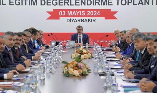 Bakan Tekin Diyarbakır’da eğitimi değerlendirdi