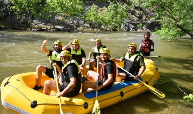 Başkan Büyükkılıç ve Vali Çiçek, Zamantı Irmağı’ndaki rafting yarışının startını verdi