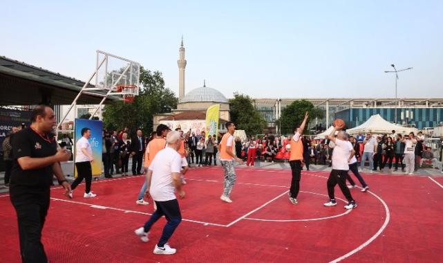 Başkanlardan başarılı basketbol maçında keyifli anlar