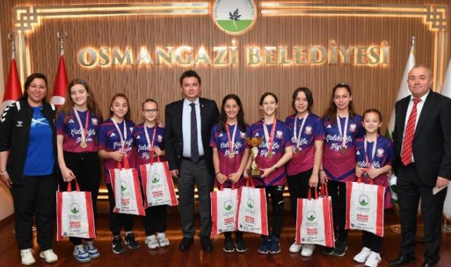 Bursa Osmangazili şampiyonlardan Başkan Aydın’a ziyaret