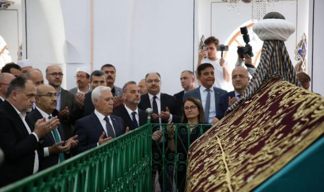 Bursa’da 6 asırlık türbenin ‘puşide örtüsü’ yenilendi