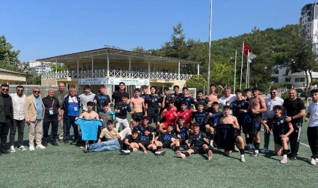 Bursa’da Gemlik Belediyespor U-17 Elit Lig şampiyonu!