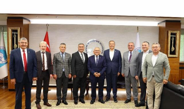 CHP heyetinden Başkan Büyükkılıç’a “hayırlı olsun” ziyareti