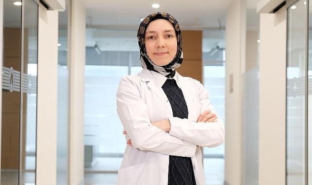 Diş temizliğindeki eksikler diş eti büyümesine neden oluyor! Ağızdan nefes alanların ön dişlerindeki et büyüyor!