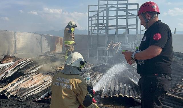 Düzce’de lastik deposunda yangın paniği