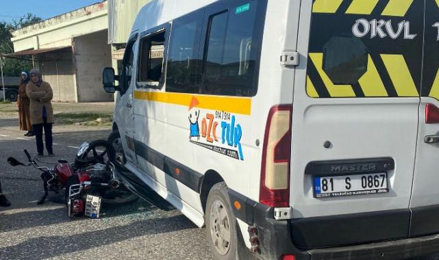 Düzce’de okul servisi ile motosiklet çarpıştı: 1 yaralı