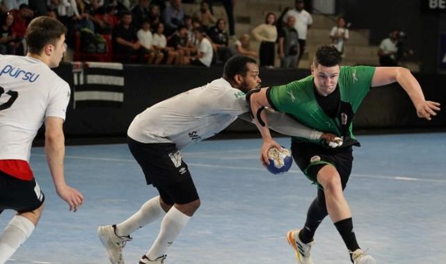 Erkekler Final’de Beşiktaş Safi Çimento öne geçti