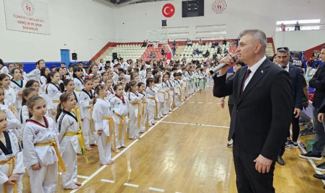 Gölcük Belediyespor sporcuları kuşak atlama sevincini paylaştı