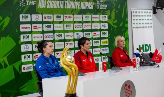 Hentbolun kadın kaptanları soruları yanıtladı