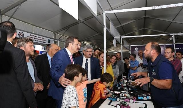 Hisarcıklıoğlu’dan Bilişim Fuarı’na tam not