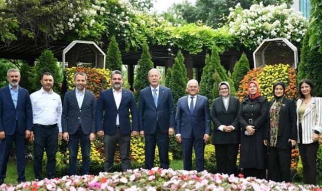 Hulusi Akar ve Ayşe Böhürler’den Büyükkılıç’a tebrik ziyareti