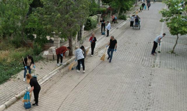 İzmir Güzelbahçe’de imece temizlik