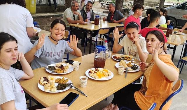 İzmir’de ‘Okulumda Sağlıklı Besleniyorum’ Programı Devam Ediyor