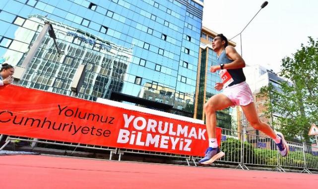 İzmir’in dört yanında bayram coşkusu