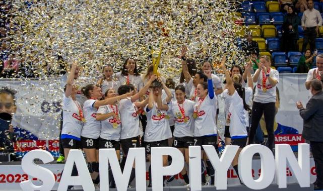 Kadınlar Süper’de şampiyon Armada Praxis Yalıkavak