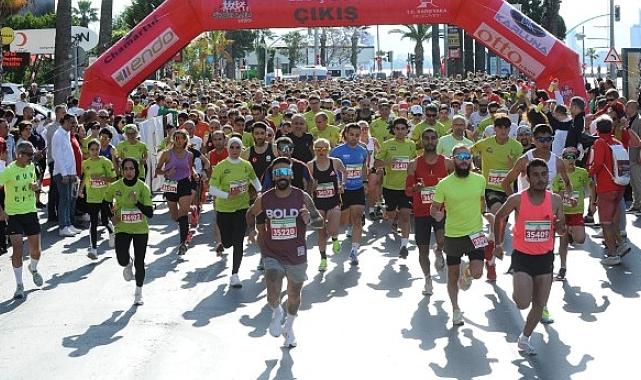 Karşıyaka tek yürek oldu, Zübeyde Anne’ye koştu!