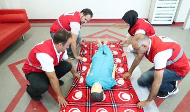 Kızılay her evde bir ilk yardımcı hedefine eğitimlerle yaklaşıyor