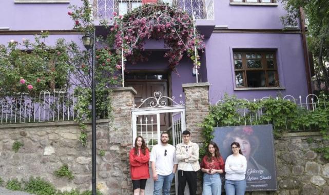 Kocaeli’de üniversitelilerden ‘Zübeyde Hanım Konağı’na yakın mercek