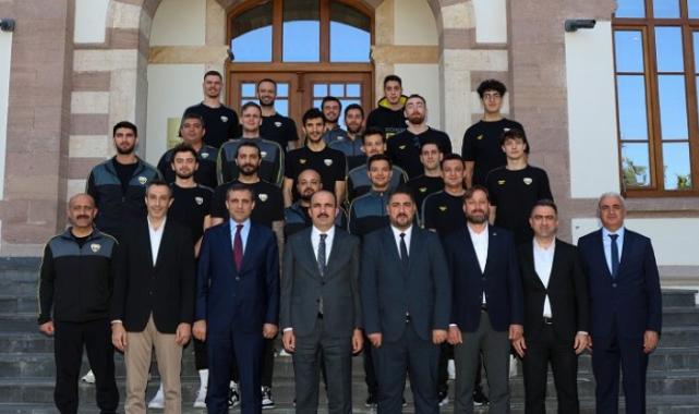 Konya’da yükselen takımdan Başkan Altay’a ziyaret