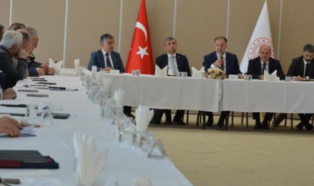 Milli Eğitim’de Bakan Yardımcısı özel eğitim kurumlarını dinledi