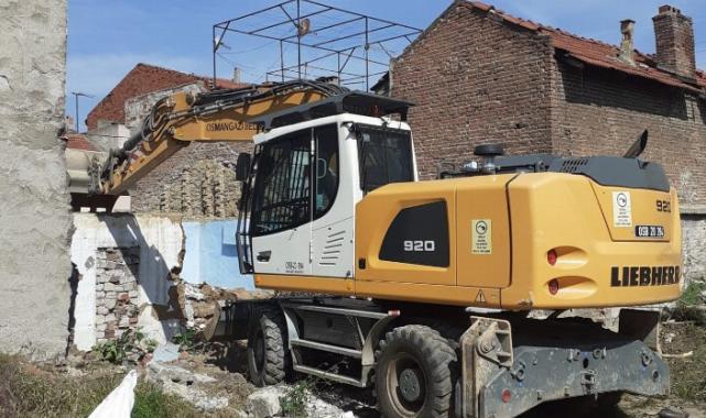 Osmangazi’de metruk bina mesaisi    