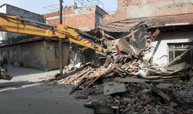 Osmangazi’de metruk binalar bir bir yıkılıyor