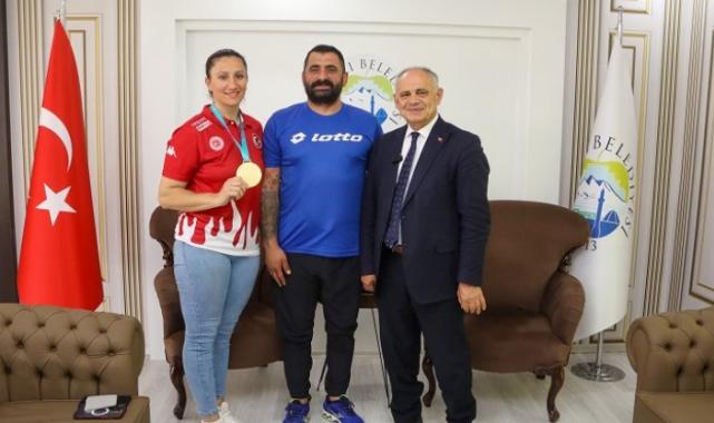 Şampiyon sporcudan Başkan Öztürk’e ziyaret