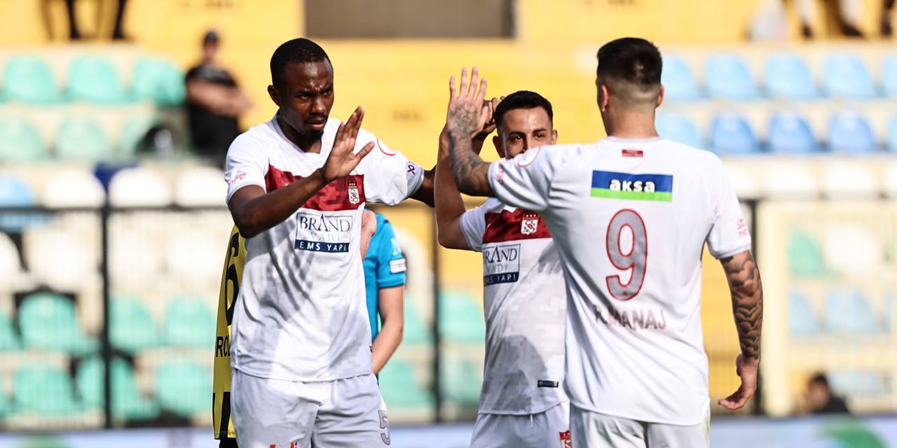 İstanbulspor 1-3 EMS Yapı Sivasspor (Maç Sonucu) Sivasspor’dan deplasmanda kritik 3 puan!