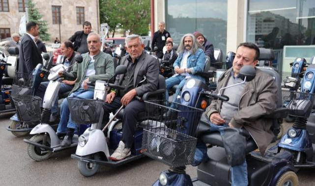 Sivas’ta engelli vatandaşlar akülü araçlarına kavuştu