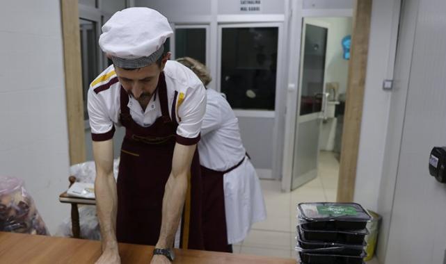 Sivas’ta taziye evlerine yemek ikramı başladı