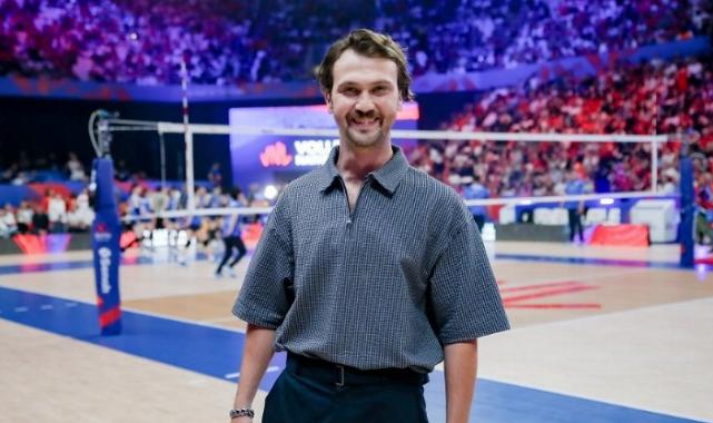 Ünlü oyuncudan filenin sultanlarına destek