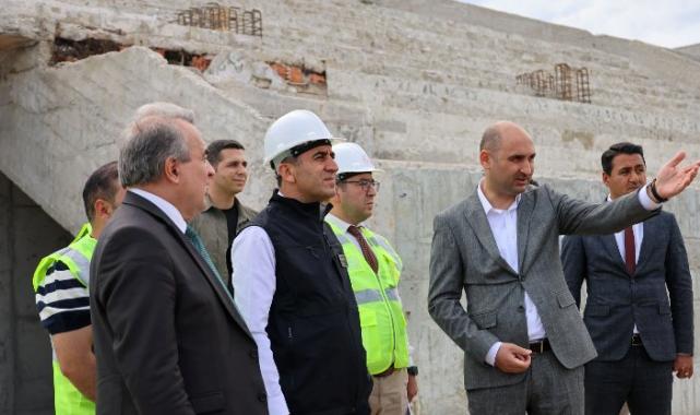 Vali Aygöl’den Bozüyük Stadyumu’na inceleme