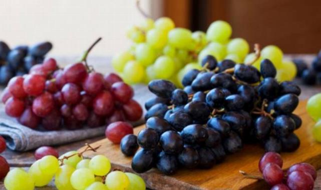 Yaz aylarında tüketilmesi gereken 6 meyve