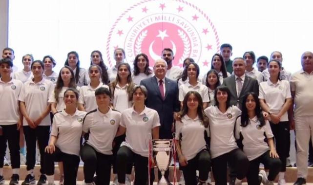 Yüksekovalı şampiyon kadın futbolcular MSB’de