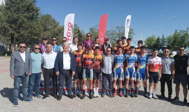 Aksaray’da 300 bisikletçi şampiyonluk için yarıştı