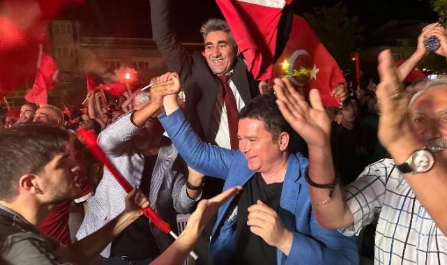 Başkan Aydın, milli maç coşkusunu vatandaşlarla yaşadı